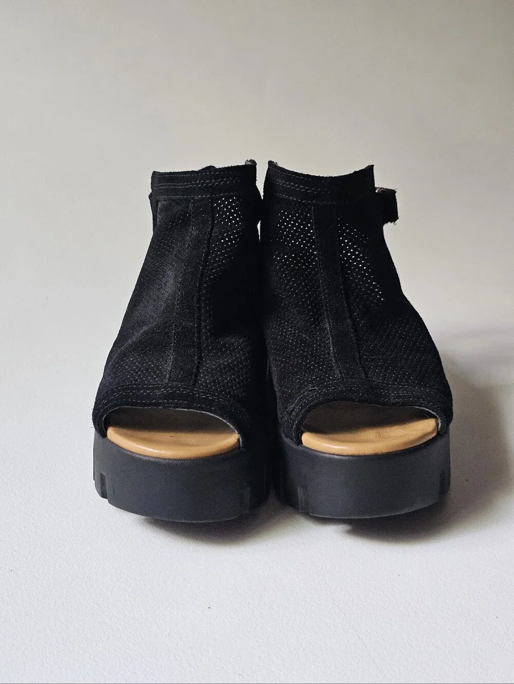 Piampiani Italy Made Black Perforated Suede Platform Sandals EU 39 US 9 Chunky